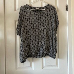 Kaffe 🇩🇰 denmark danish black and white art deco print tee minimalist